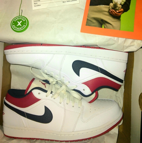 NIB- NIKE Air Jordan 1 low "Chicago" Men's 11 - Picture 3 of 10